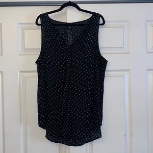 Torrid sz 2 black and white vneck shell tank